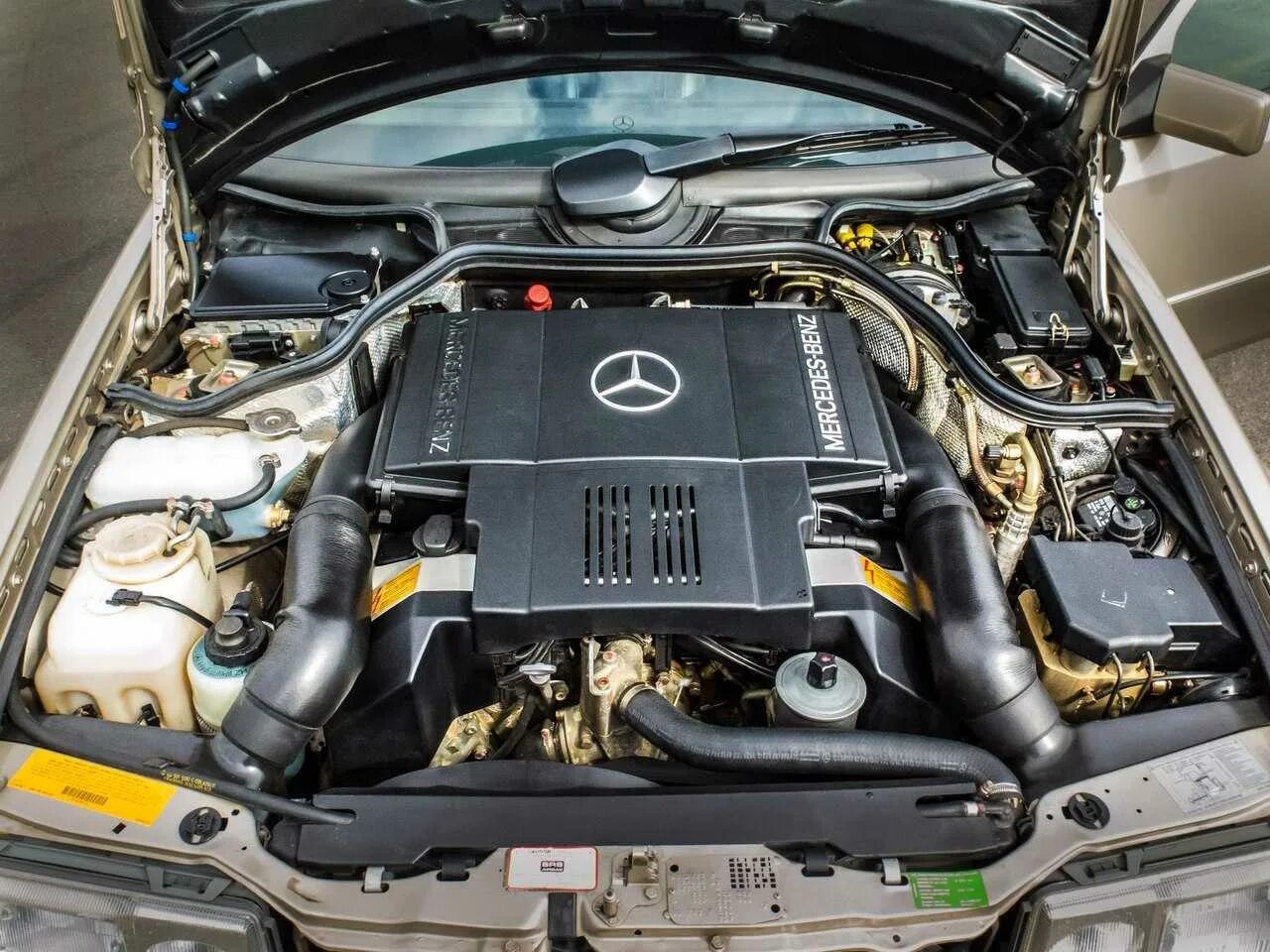 Обороты двигателя на нейтралке - Mercedes-Benz E-class (W124), 2 л, 1986 года др