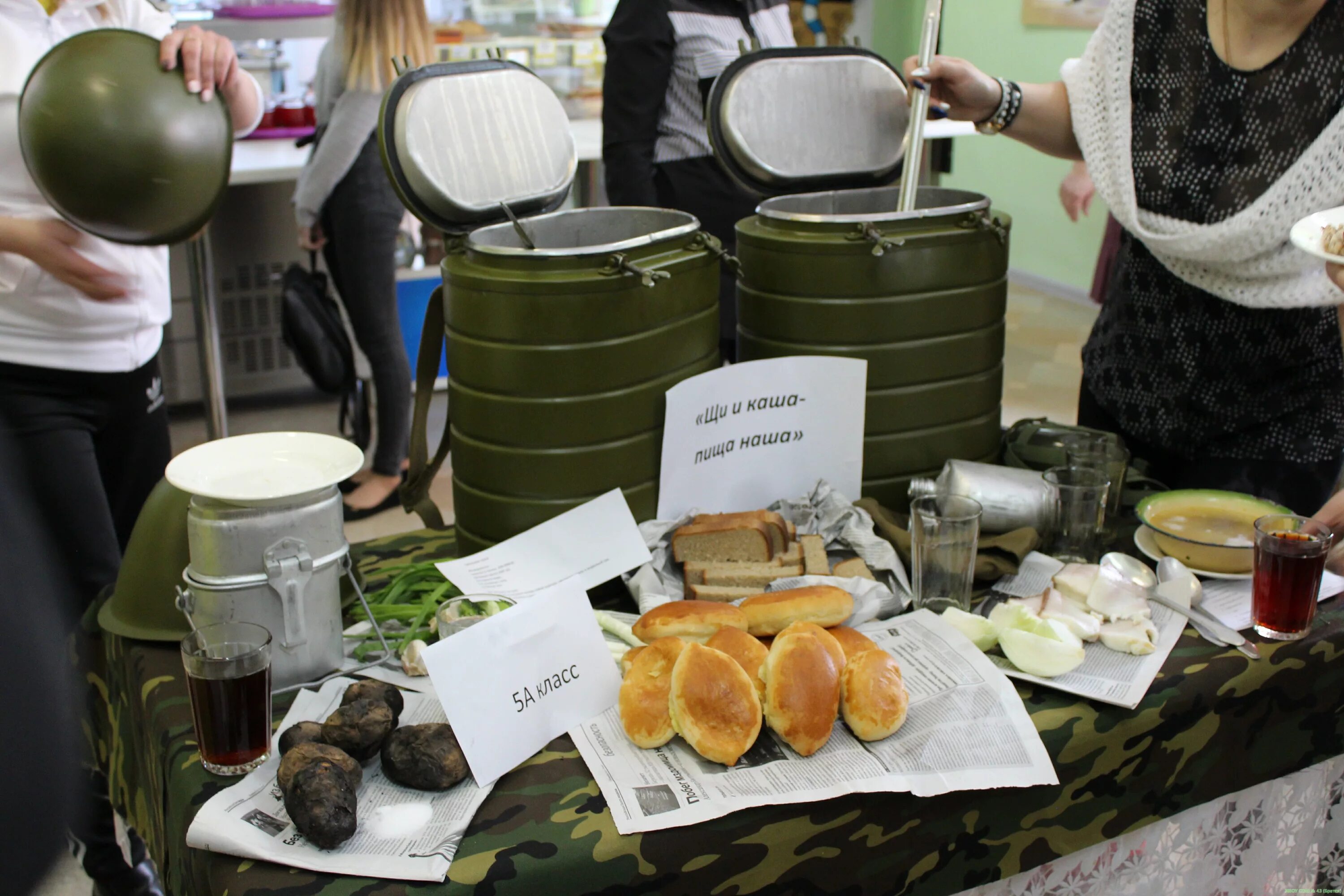 фотозона военная тематика. полевая кухня в офис. выездная полевая кухня москва. полевая кухня в офис. полевая кухня на 23 февраля в офисе.