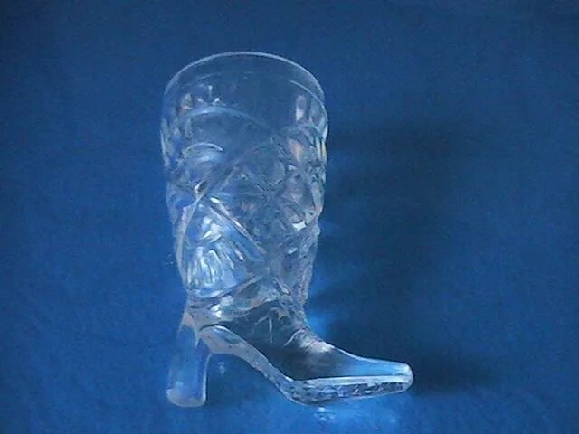 Сапоги из эластичного хрусталя. Ваза гейзер синяя гусевский хрусталь. Ваза хрусталь гусевской хрустальный завод. Хрусталь гусь-хрустальный сапожки. Сапоги из эластичного хрусталя.