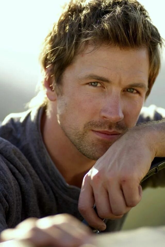 Питер грин актёр маска. Paul greene actor. Paul greene actor. Аарон экхарт 2009. Дэниел грин актер.