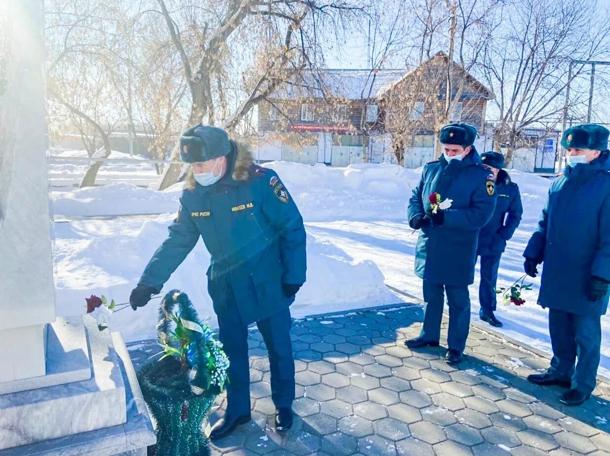 Памятник пожарным в Катайске. Подвиг МЧС. Фото сотрудников МЧС.