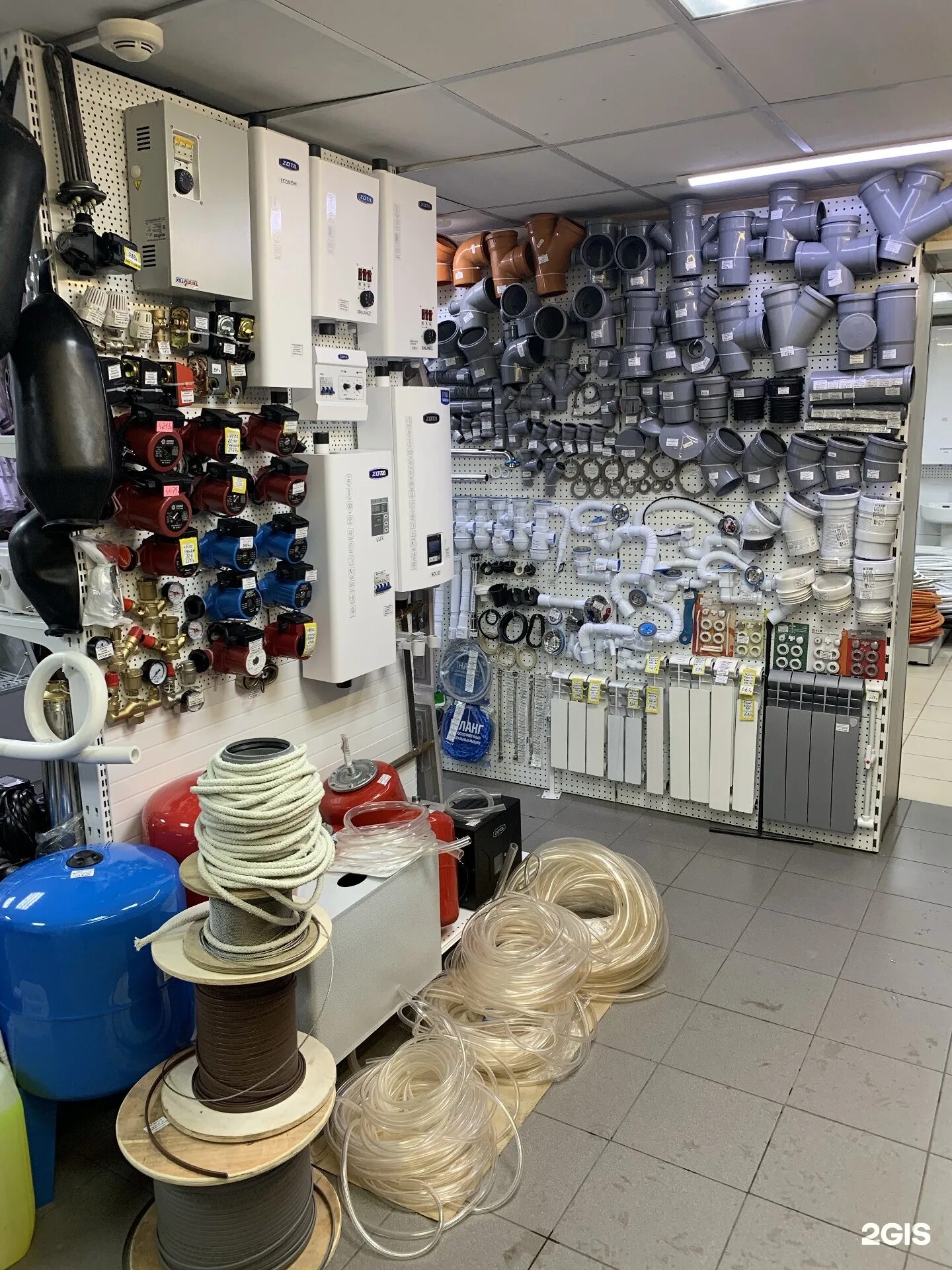 Сантехника в осинниках магазины с адресами. Магазин сантехники проспект победы. Победа сантехник. Салон сантехники. Сантехника на победе.