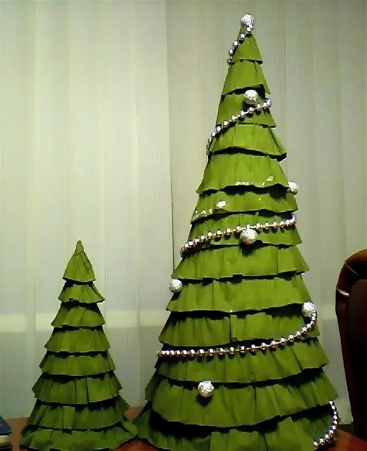 Поделка елка. Как сделать метровую елку. Как сделать метровую елку. Елка метровая из гофрированной бумаги. Как сделать метровую елку.