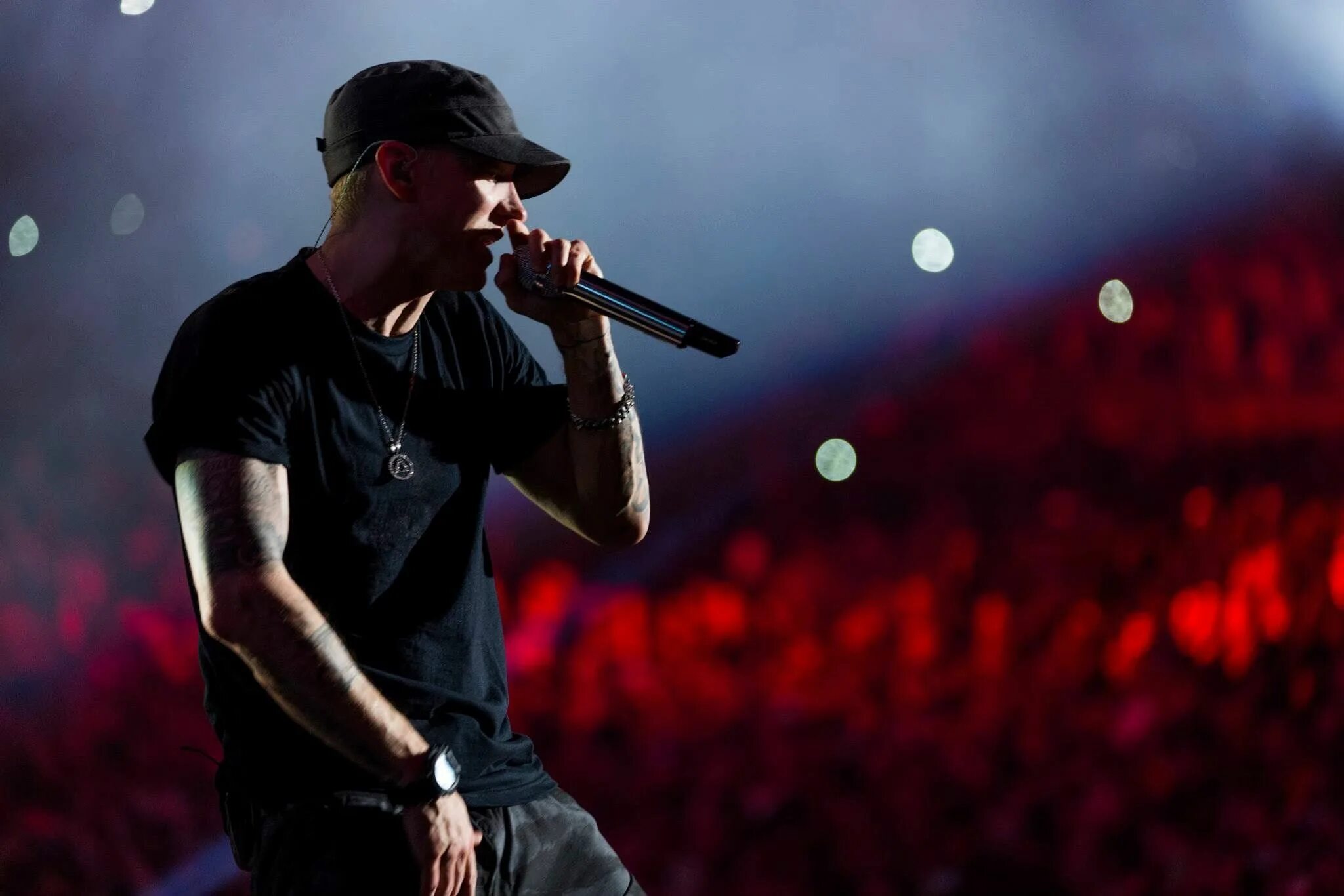 Исполнил рэп. Рэпер Эминем. Эминем певец репер. Eminem Concert. Eminem 2014.