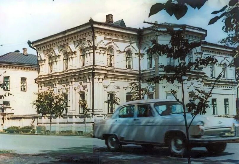Купеческий дом в сарапуле. Сарапульский политехнический институт. Дом купца корешева. Кафе селин сарапул. 1 дачная 32а сарапул.