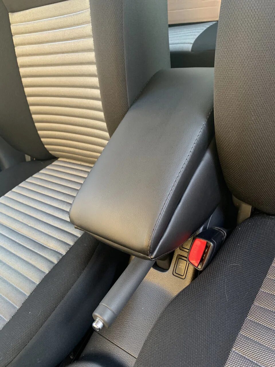 Подлокотник sx4. Подлокотник sx4. Suzuki sx4 2010 подлокотник. Подлокотник suzuki sx4. Подлокотник для сузуки sx4 хэтчбек.
