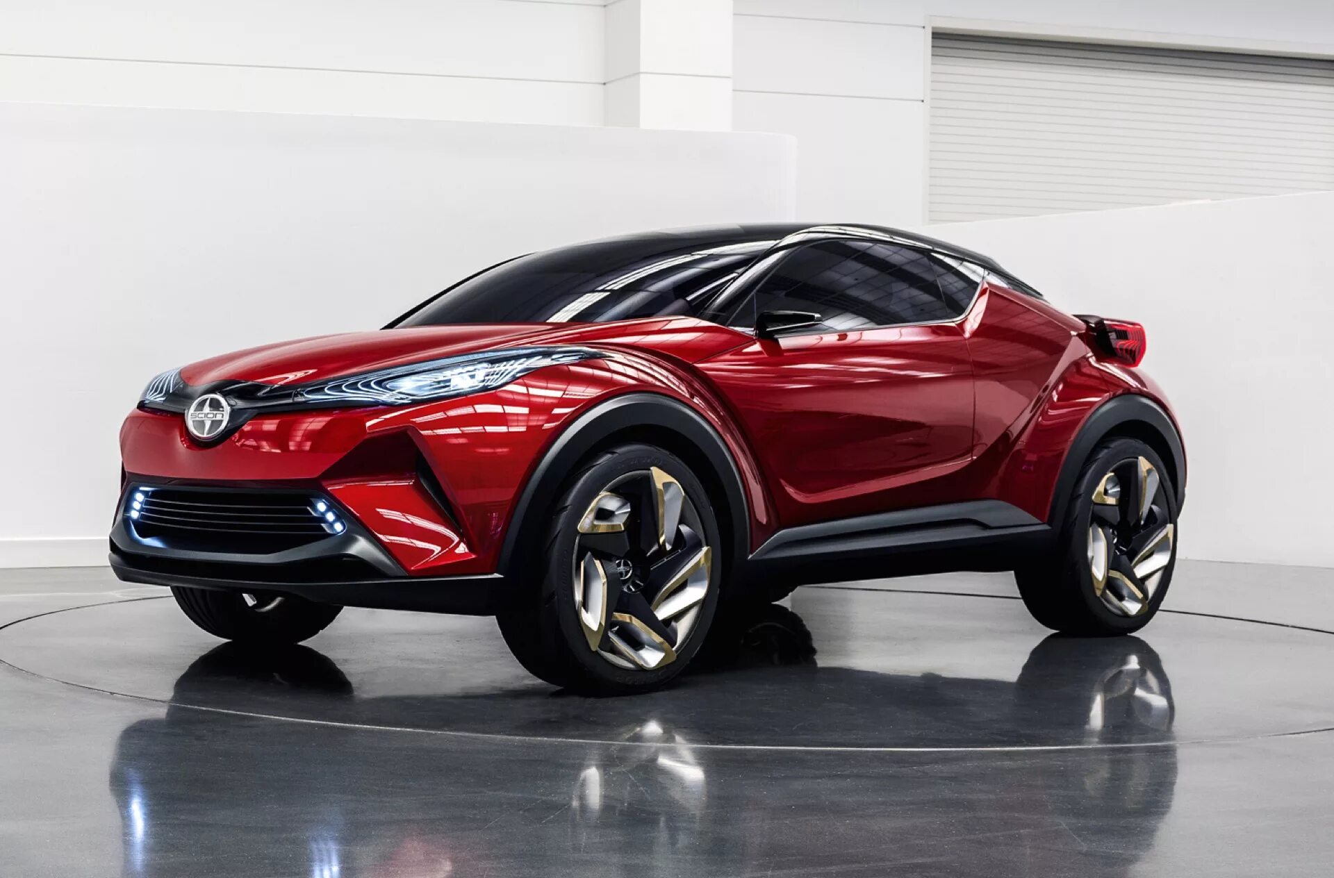 Toyota новые модели. Toyota c-HR 2017. Toyota Chr 2022. Новый кроссовер Тойота Chr. Toyota c-HR 2015.