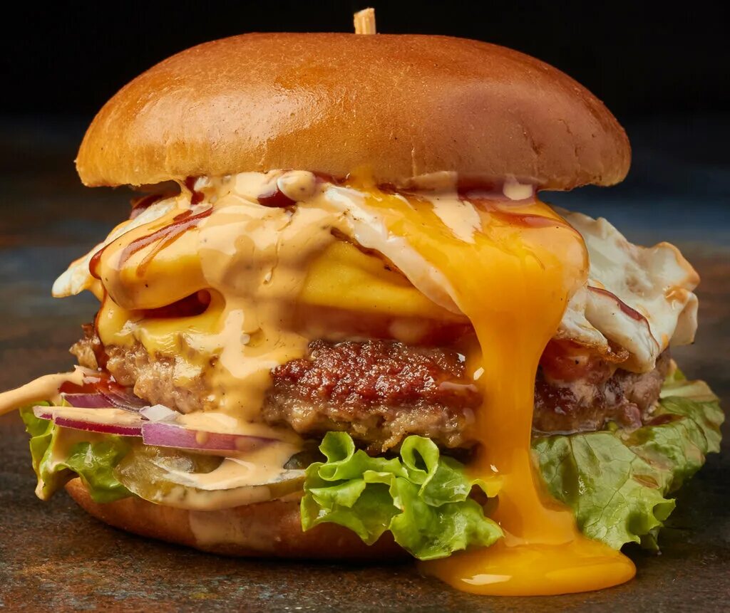 тройной бургер. красивый гамбургер. домашний бургер. красивые бургеры. бургбери.