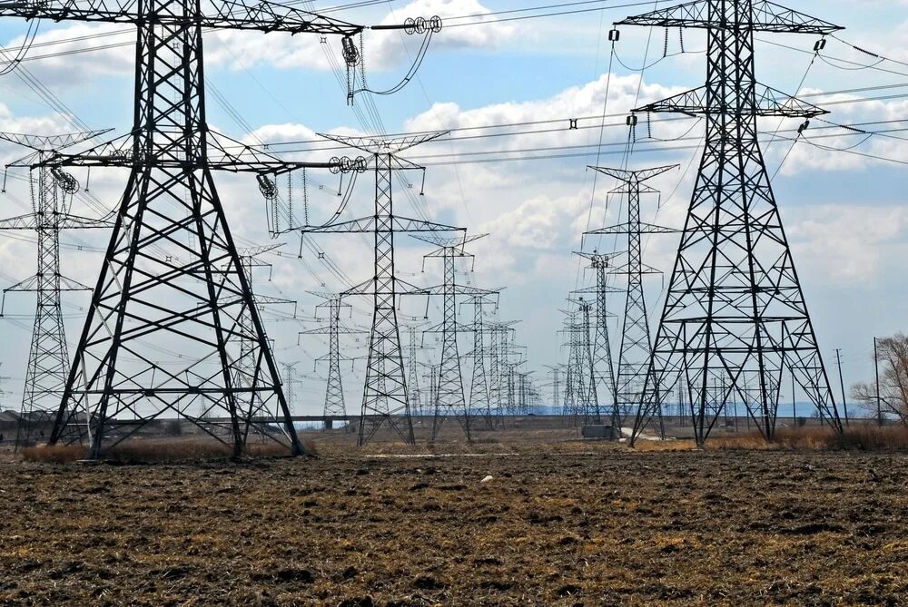 Electrical transmission. Электрические пути. Линии электропередач переменного тока. Высоковольтные столбы. Высоковольтные лэп.