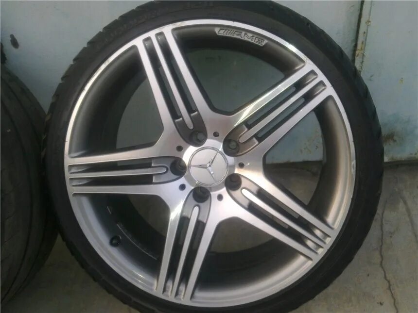 Диски амг 18 на мерседес. Диски мерседес r18 amg черные. Диски мерседес амг 16 c. R18 amg. Диски amg r19 черные на мерседес.