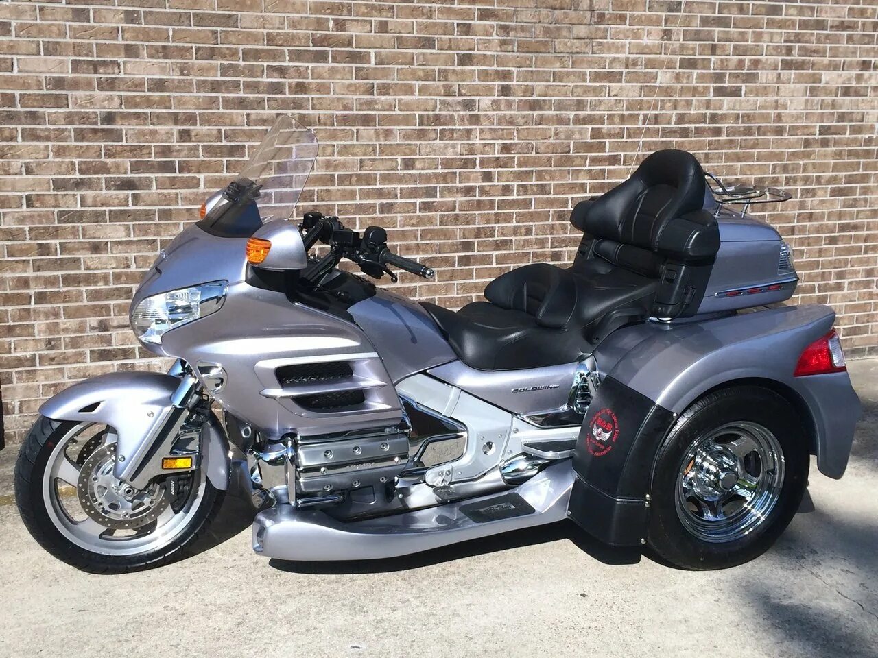 Хонда Голд Винг 1800. Honda Gold Wing. Honda gl1800 Gold Wing. Honda Goldwing 1800. Мотоциклы голда купить