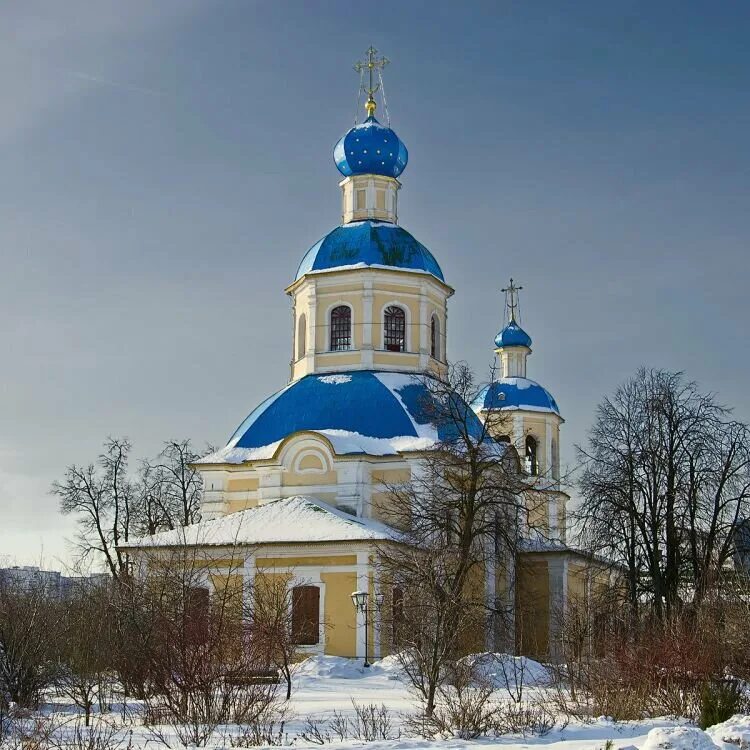 Церковь в ясенево петра. Петропавловская церковь в ясенево. храм покрова в ясенево.