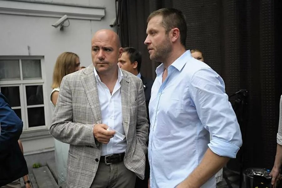 Совладелец черемушкинского рынка мирослав мельник. Бизнесмен мельник. Ресторан прага мирослав мельник. Петр мельник ялта. 1965.