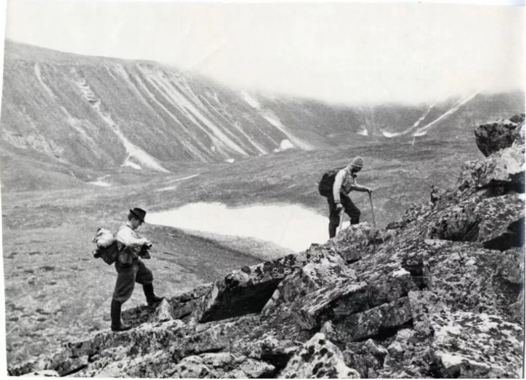 Геологов почему е. Геологоразведочная Экспедиция СССР. Геологи 1960. Лагерь Геологов Тайга СССР. Геологи в экспедиции СССР.