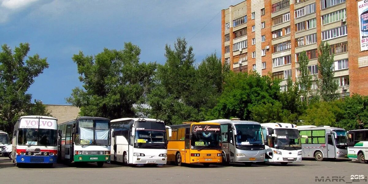 Усть Каменогорск автостанция. Каменогорск автовокзал. Транспорт в Усть Каменогорске. Справочное бюро автовокзал Усть-Каменогорск.