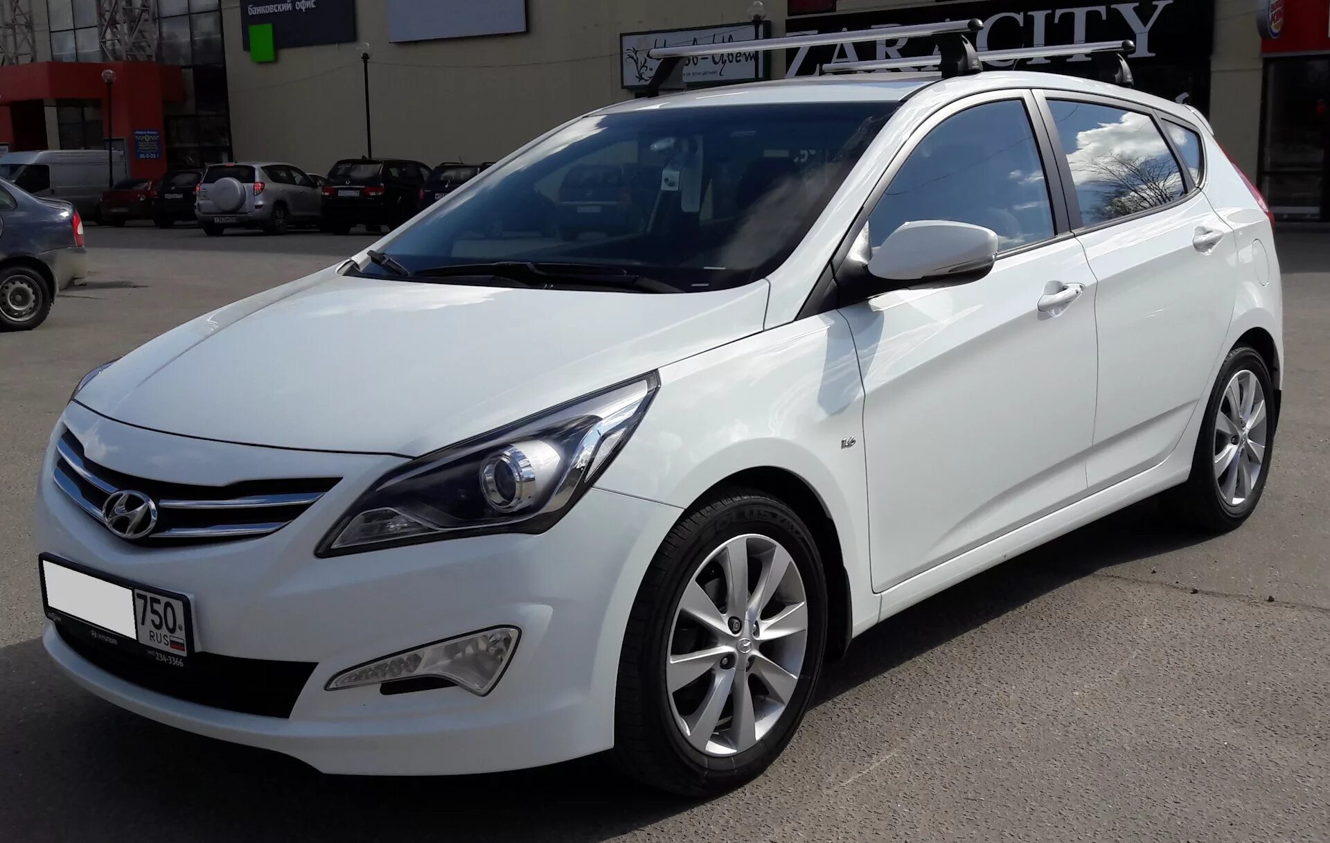 Хендай Солярис хэтчбек 2015. Hyundai Solaris 2015 хэтчбек. Белый Hyundai Solaris 2015(хэтчбек). Хёндай Солярис 2013 хэчбек. Хендай солярис хэтчбек бу