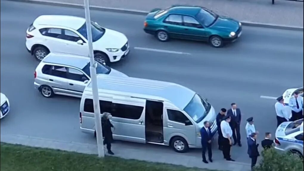 Скорые в кортежах. Кортеж путина не пропустил скорую. 07. Сегодня была замечена колонна из скорых. Кортеж скорых.