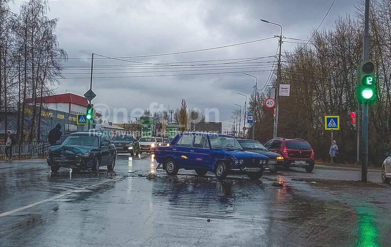 Дтп на промышленной 20. Дтп на индустриальной сегодня. Пробка промышленная ул. Авария на ириновском проспекте сегодня. Дтп на индустриальной сегодня.