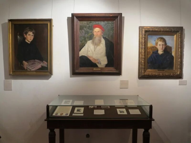 Сергей гавриляченко выставка. Картины васнецова в вятском художественном музее. Портрет нестерова дом музей васнецова. Выставка васнецова в музее религии. Выставка васнецова в музее религии.