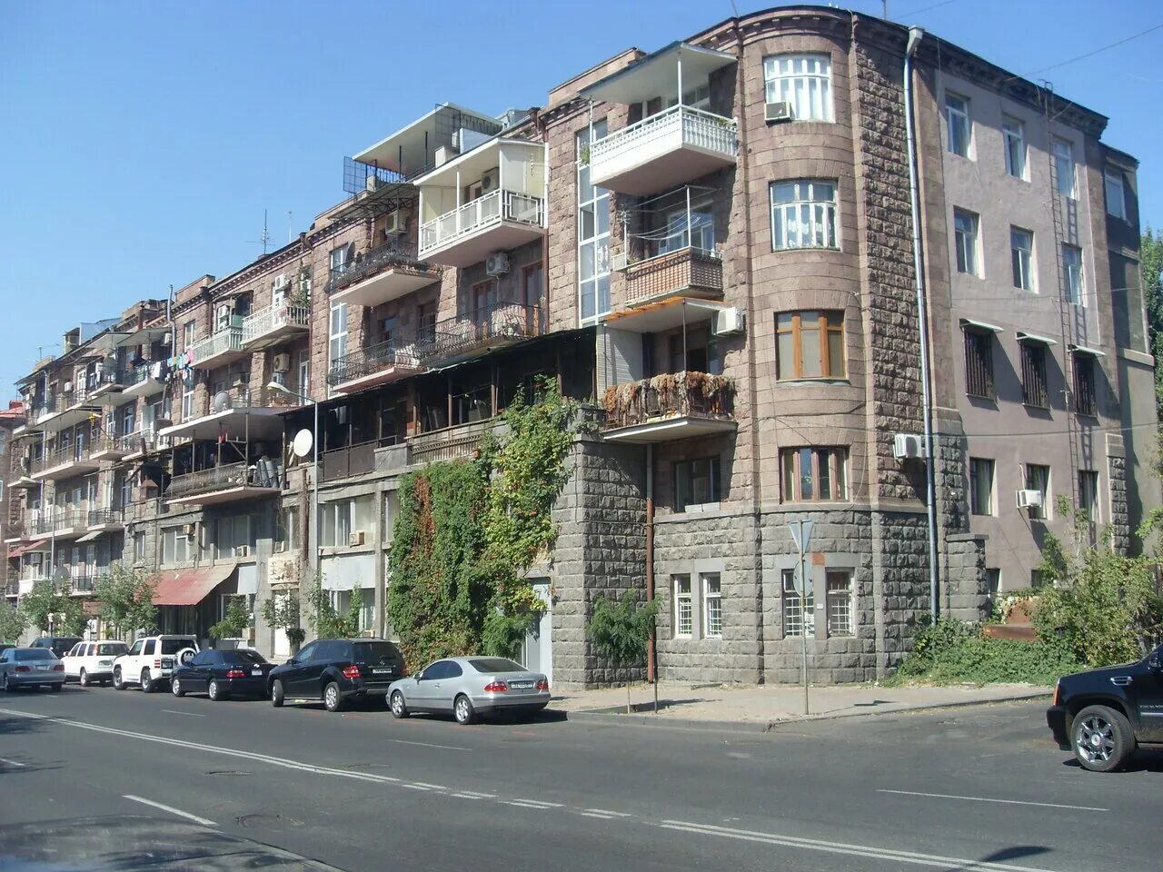 Главная улица еревана. Улица свердлова ереван. Street armenia. Бейрут улицы. Улица таманян в ереване.