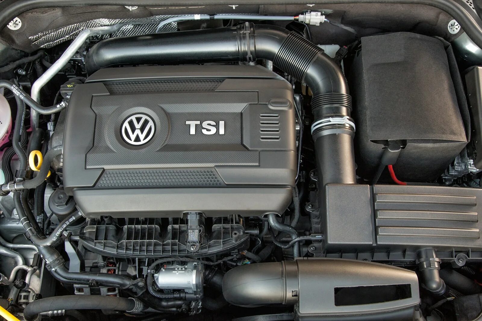 Volkswagen jetta какой двигатель. Моторный отсек Фольксваген Джетта 6. Моторный отсек Volkswagen Jetta 5. Двигатель Фольксваген Джетта 5. TSI Jetta 2.5 2013.