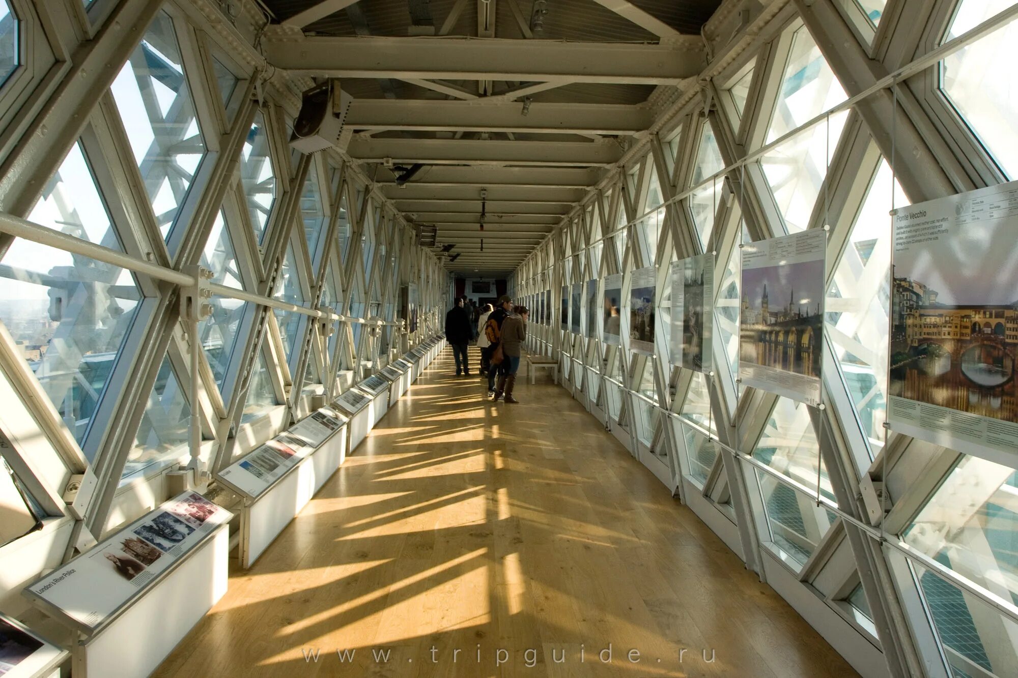 Most museum. Тауэрский мост музей. Пешеходные галереи Тауэрского моста. Тауэрский мост галерея. Тауэрский мост изнутри.