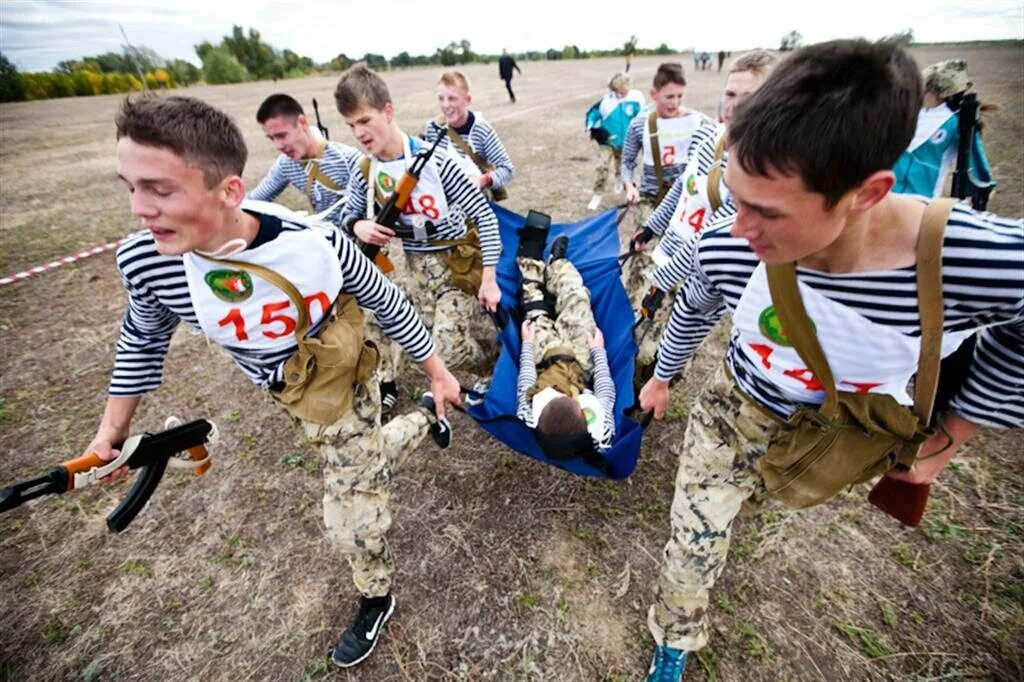 Военно спортивные игры в школе. Зарница (игра). Военно-патриотические соревнования Зарница. Военно-спортивная игра Зарница. Военно патриотическая игра.