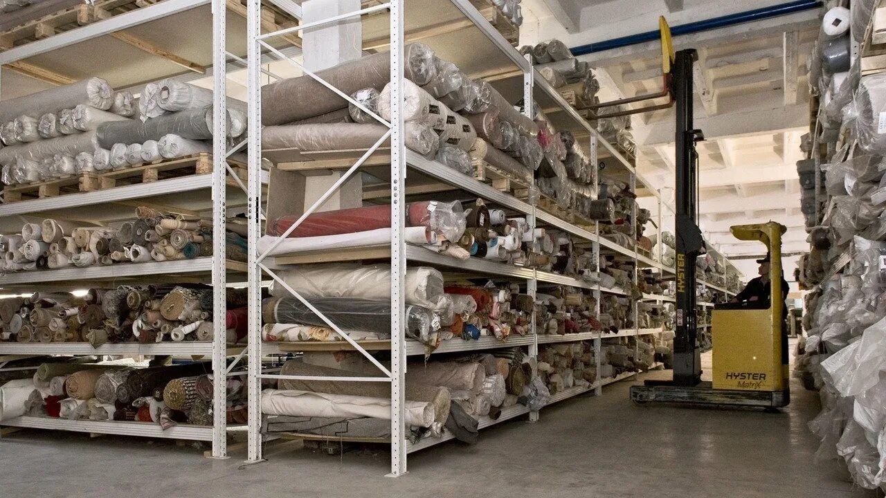 условия хранения трикотажных изделий. ткань гост 11027-2014. рулоны тканей на производстве. правила продажи верхней одежды. срок годности и условия хранения.