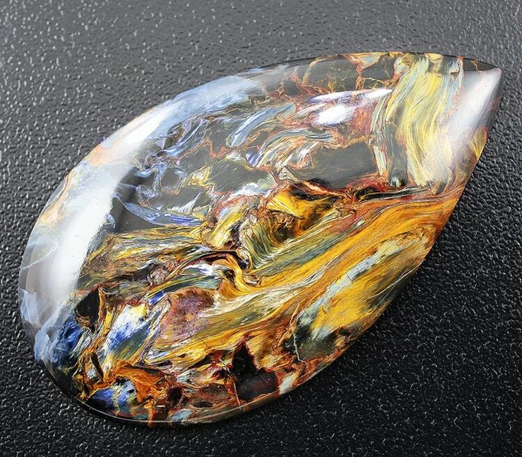 Петерсит камень магические. Петерсит минерал. Питерсит камень. Камень бурь петерсит. Петерсит камень из намибии.