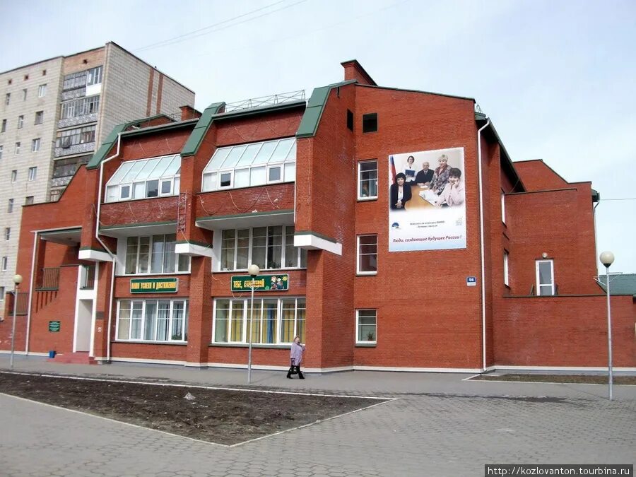 сок буровик стрежевой. площадь буровиков стрежевой фото. томскнефть стрежевой. буровик стрежевой. сок нефтяник стрежевой.