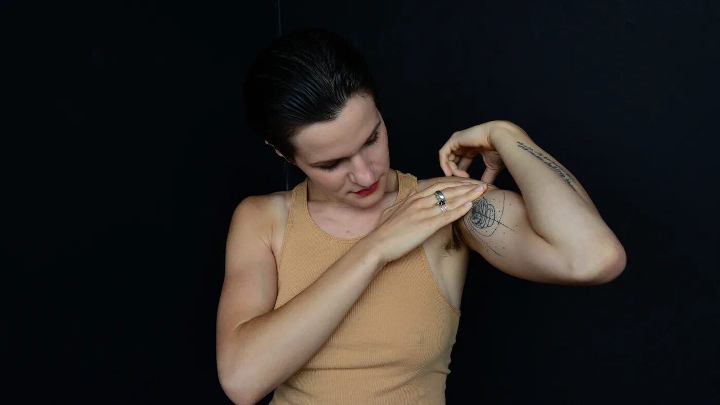 Anything adrianne lenker обложка. Anything adrianne lenker обложка. Адриенн ленкер. Lenker. Адриенн ленкер.