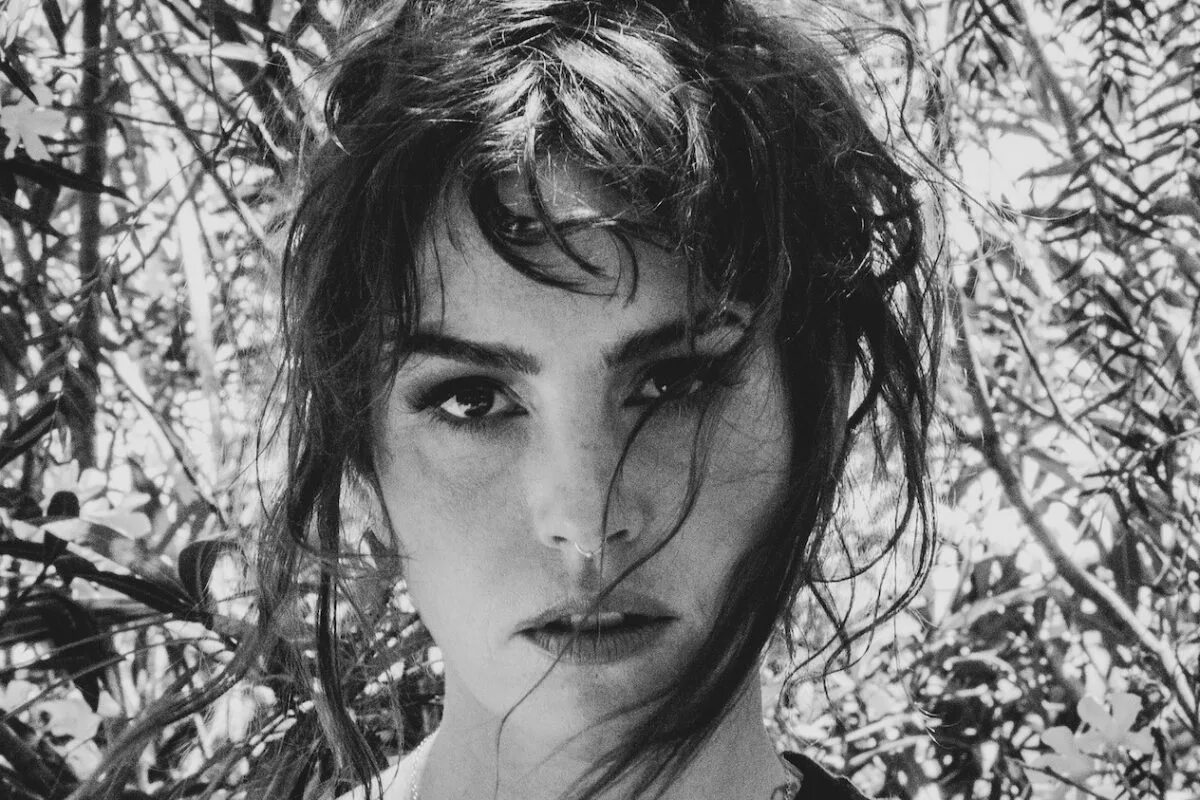 Emma ruth rundle staying power. Mizmor emma ruth. Emma ruth. Эмма рут рандл. Марк верхаген музыкант.