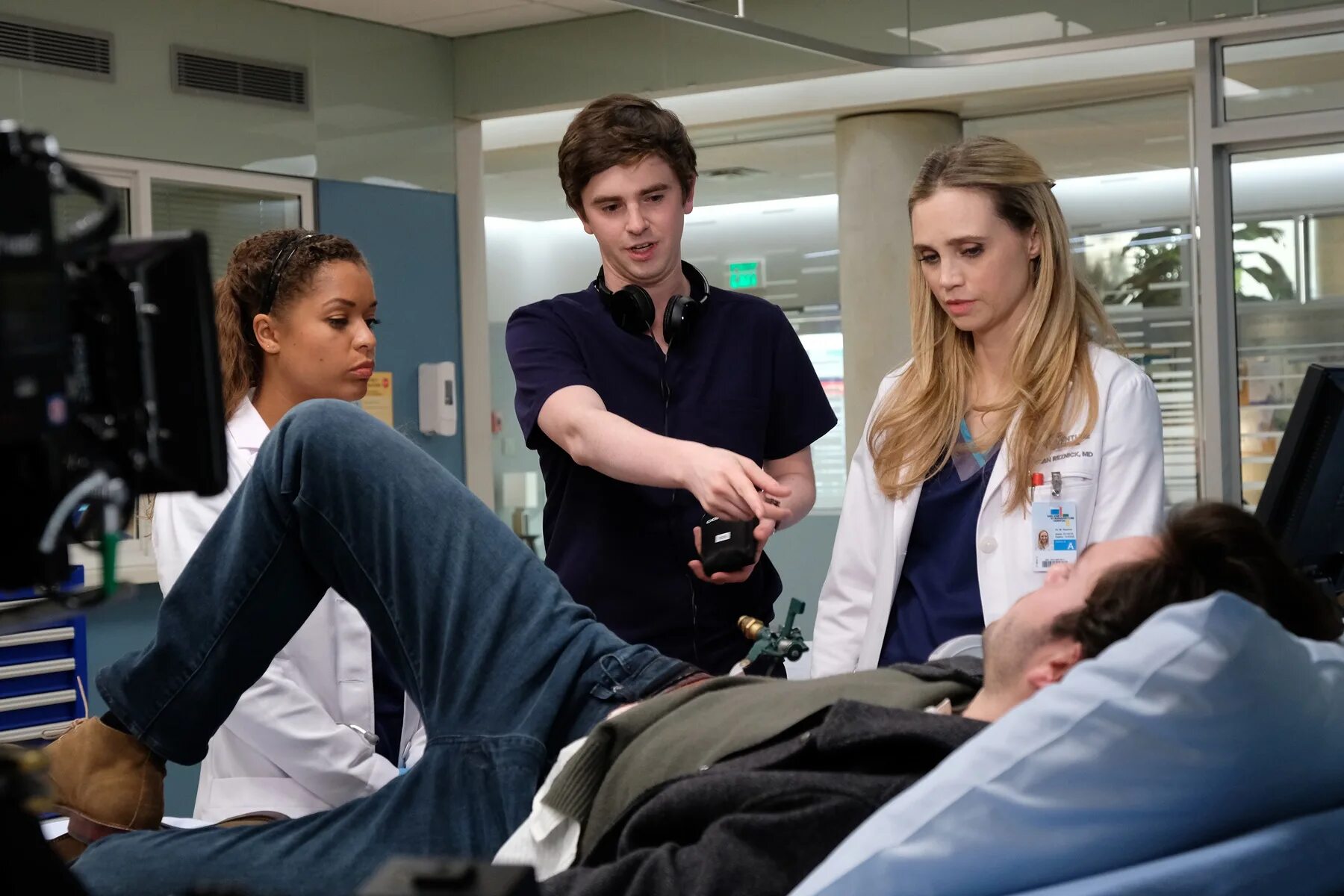 Freddie Highmore Doctor. Доктор Шон Мерфи. Шон Мерфи the good Doctor. Хороший доктор каст. Доктор рецензии