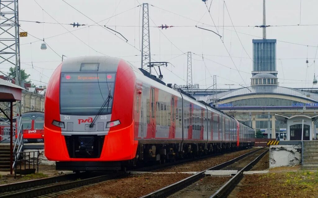 Ржд электрички санкт петербург. Поезд Ласточка Финляндский вокзал. Ласточка электричка Финляндский вокзал. Поезд Ласточка Выборг Санкт-Петербург. Поезд Ласточка эс1 Санкт Петербург.