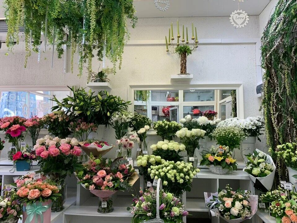 цветочный салон. циолковского 10 цветомания. салоны цветов петербург. цветочный магазин спб. магазин цветов в питере.
