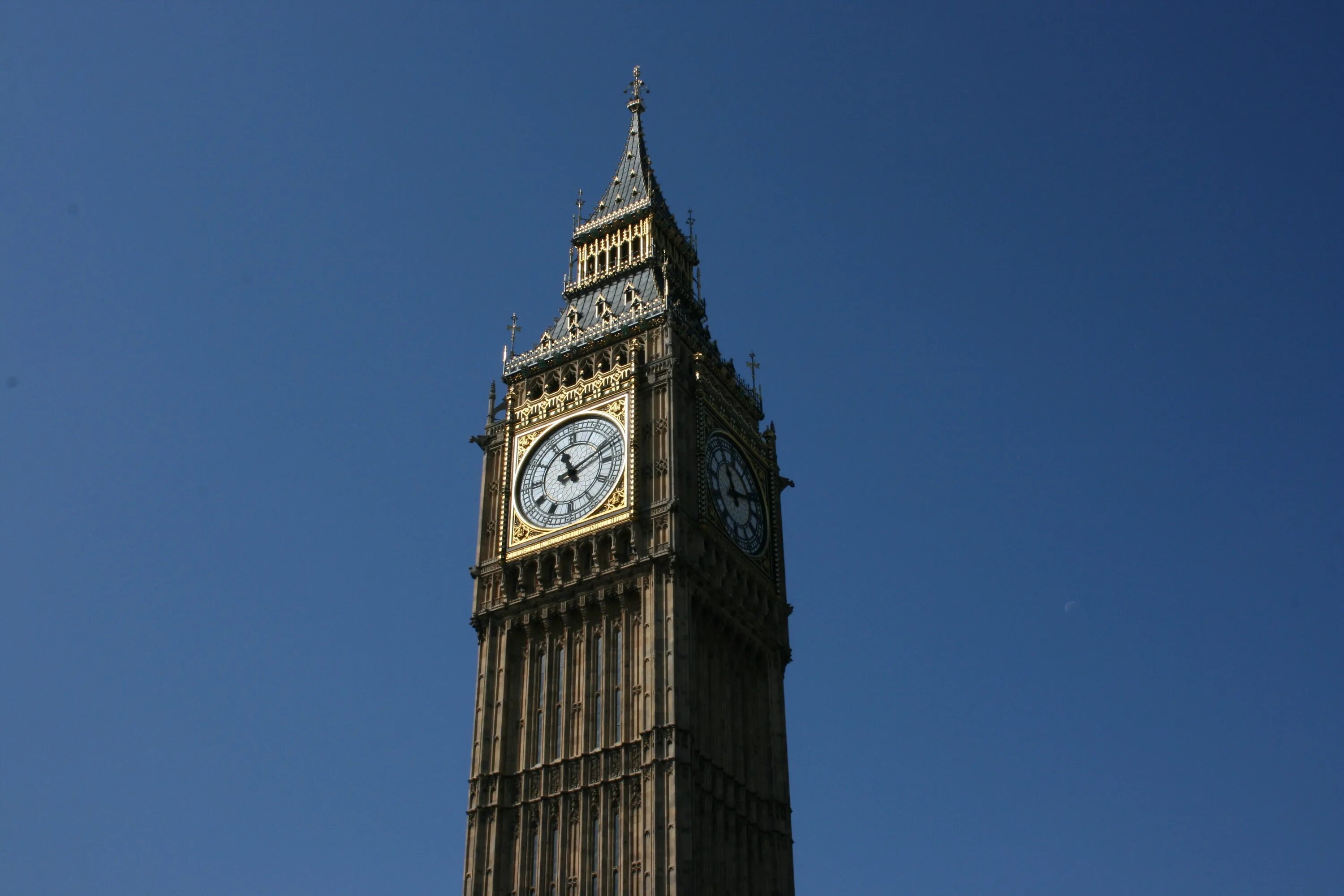 Биг-Бен (башня Елизаветы). Биг Бен в Лондоне. Башня big Ben. Часовая башня Биг Бен изнутри. Big ben listening