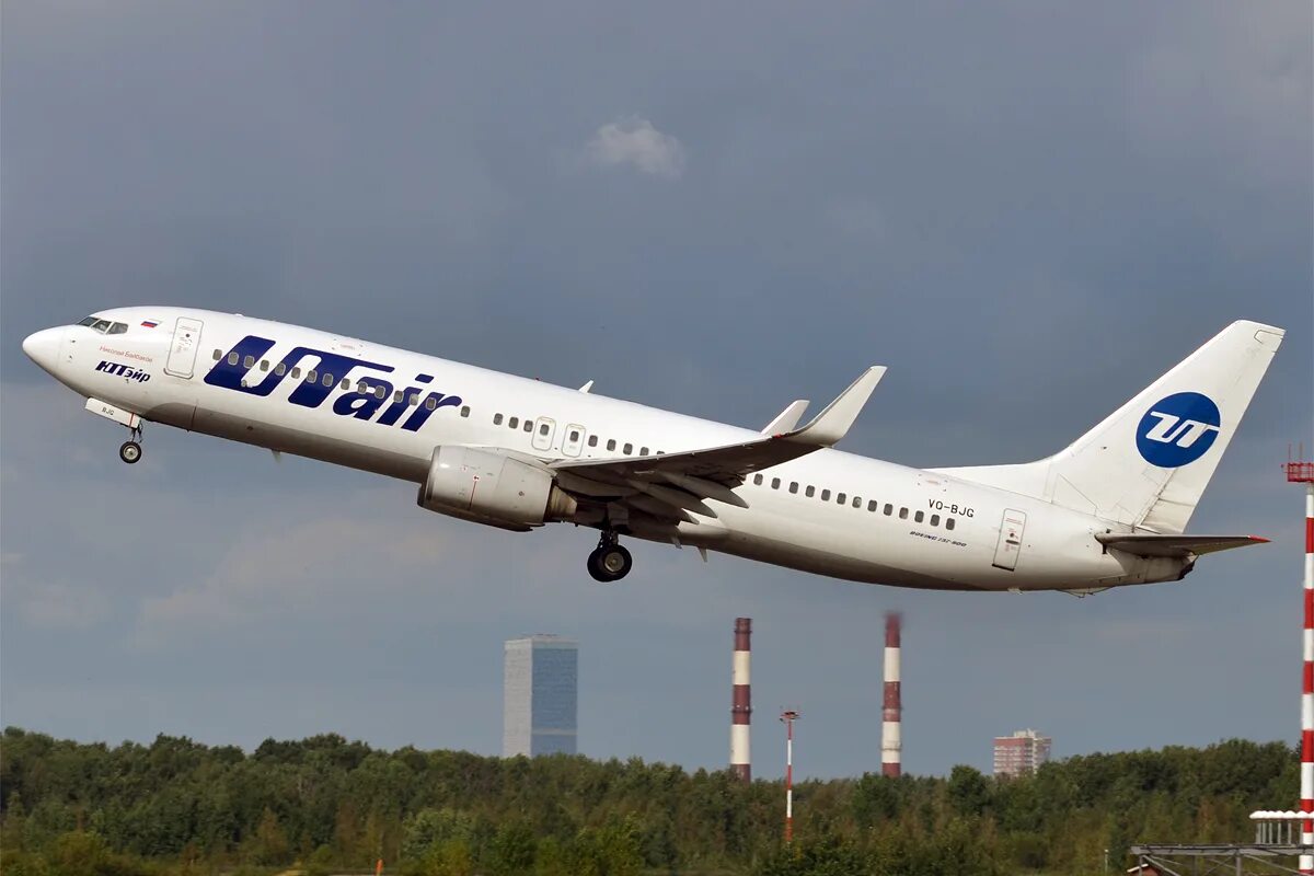 Рейс 810. J2 810 москва баку рейс. Самолёт boeing 737-200. Самолет авиакомпании varig. Рейс 810.
