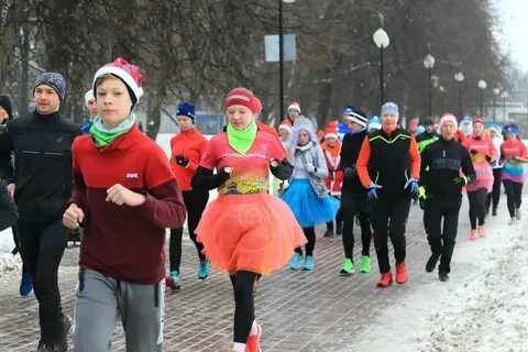 На заснеженном небе начинает свой первый забег