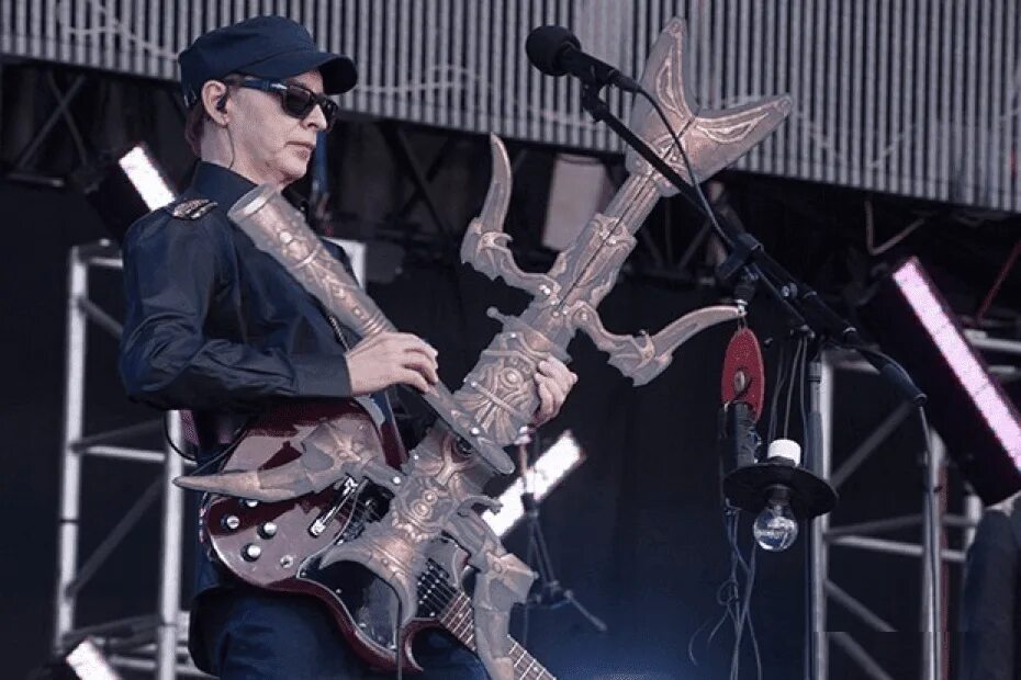 Говорит и показывает клип. Пикник ничего. Еда на природе. Группа пикник 1987. Группа пикник обложки альбомов.