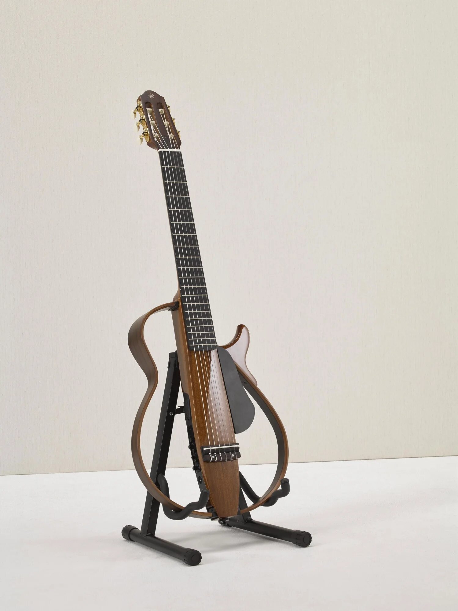 Тихая гитара. Yamaha slg200n. yamaha silent slg200n. silent-guitar-yamaha-slg200n. сайлент-гитара yamaha slg200n.