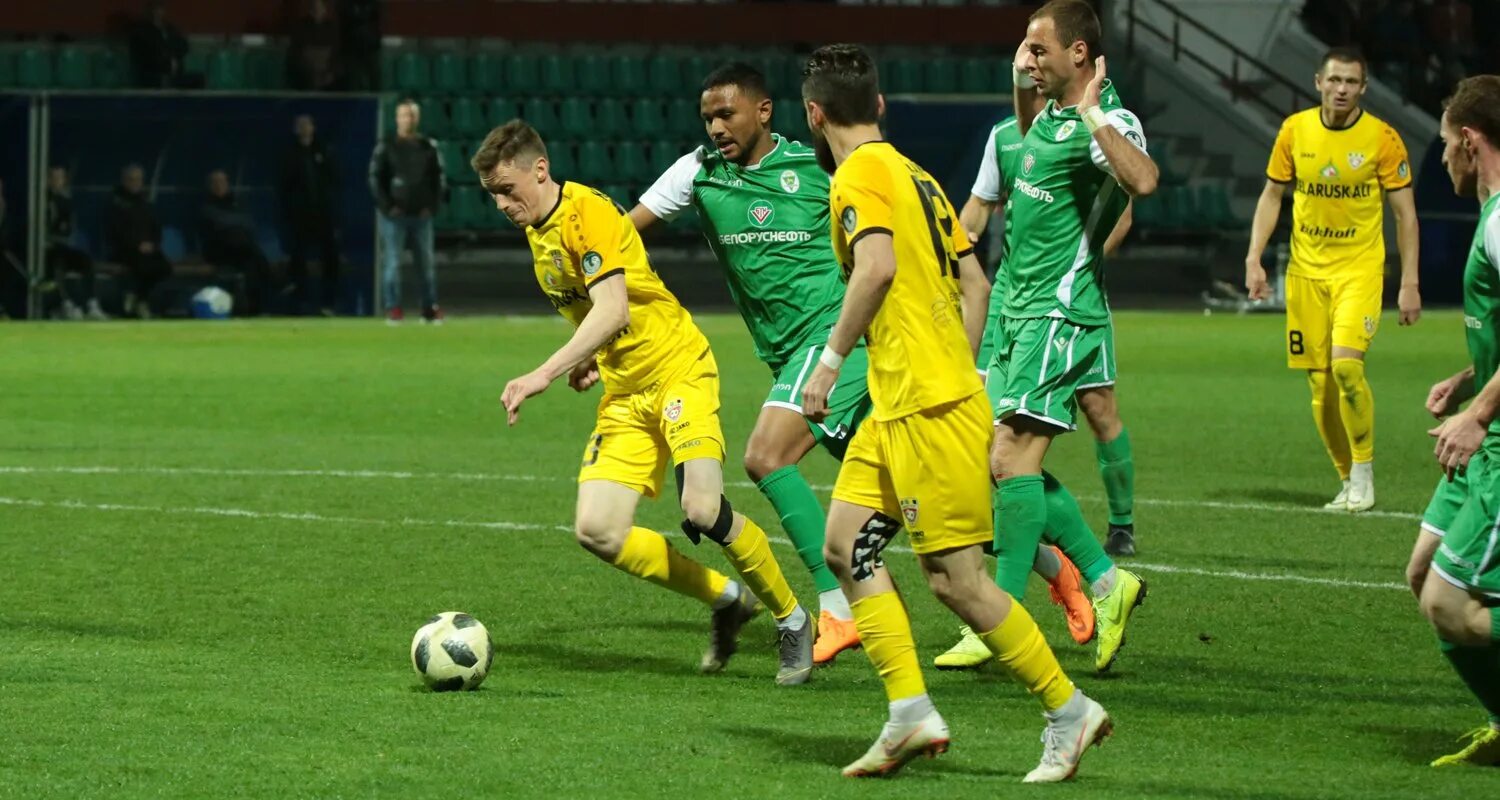 Солигорск гомель. Маскот шахтер солигорск. Солигорск гомель. Шахтёр караганда 2021. Высшая лига футбол.