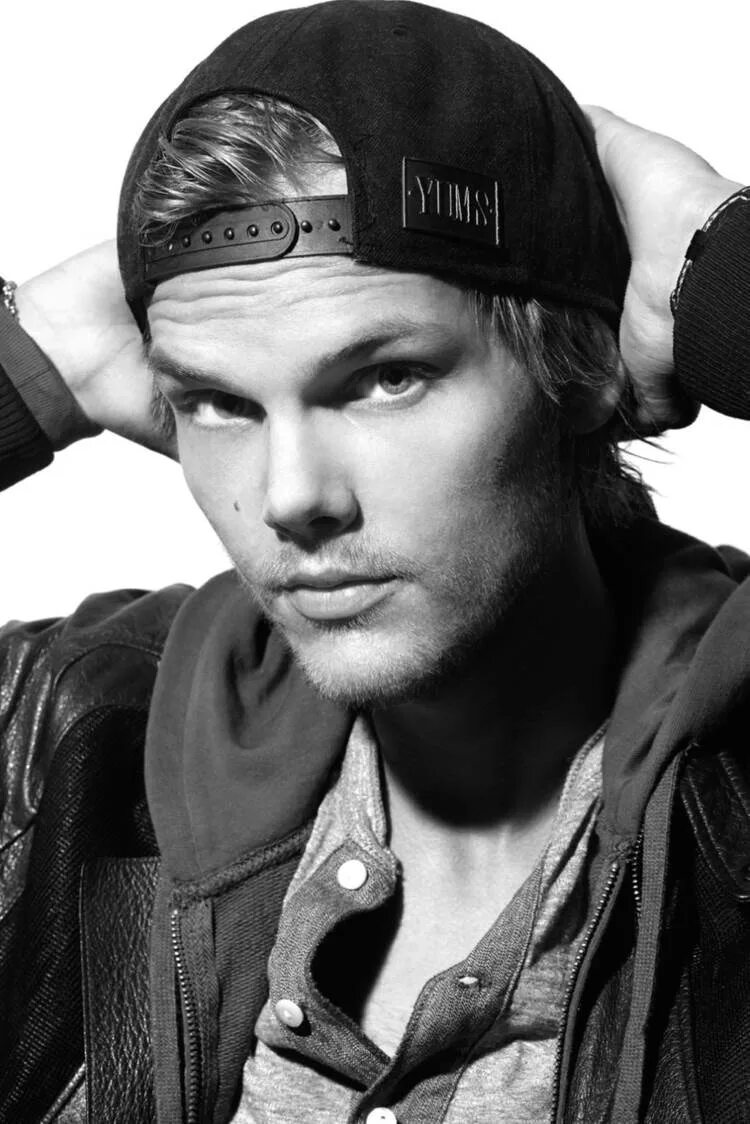 Авичи шведский диджей. Авичи шведский диджей смерть. Avicii. Авичи шведский диджей. Авичи шведский диджей.
