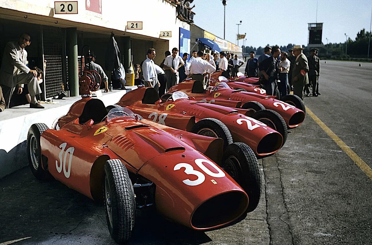 Старый гоняла. Феррари 1956 f1. Ferrari f1 1965. Феррари Ле Монца 1965. Ferrari f1 1955.