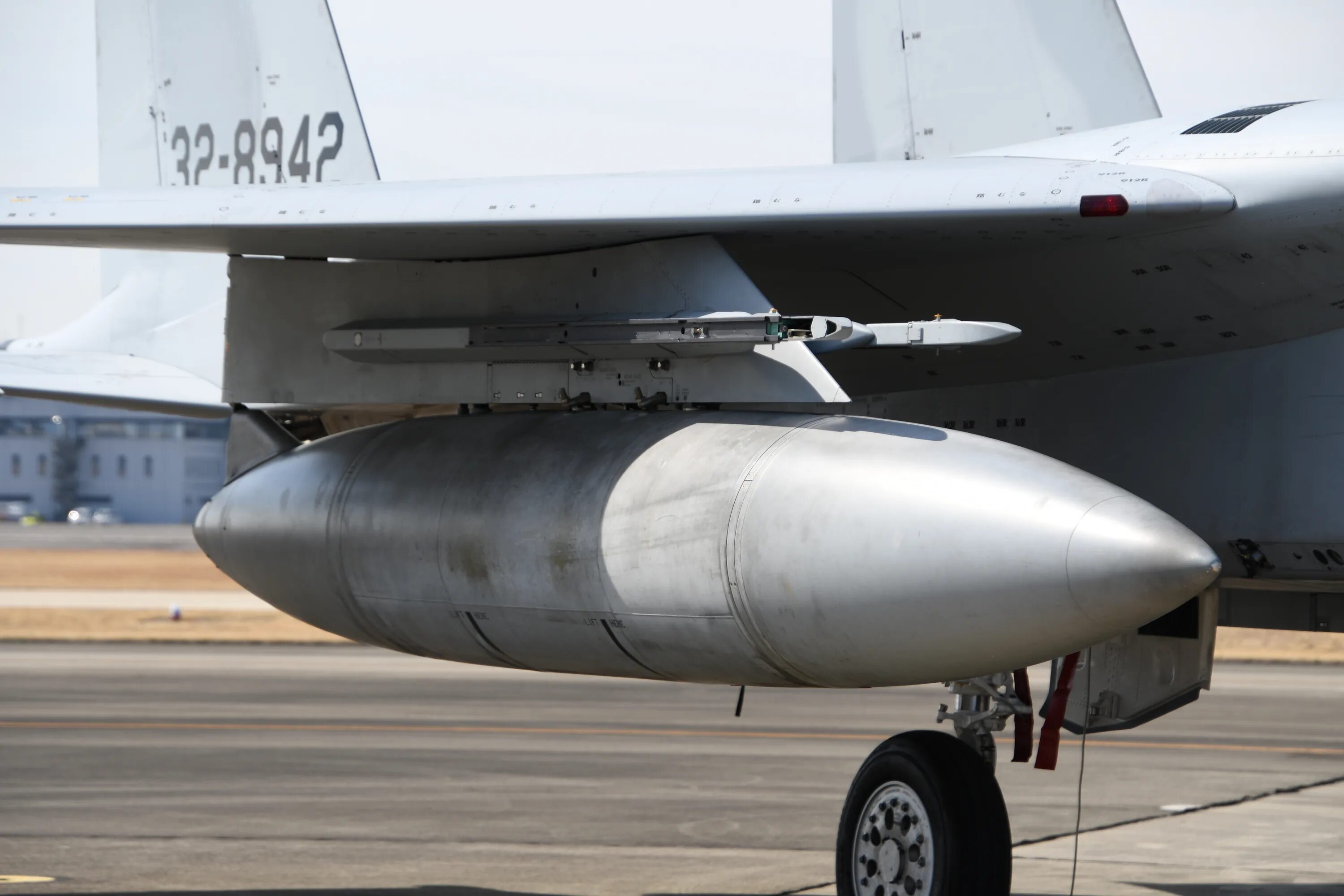 F-15 Wing. Подвесной топливный бак