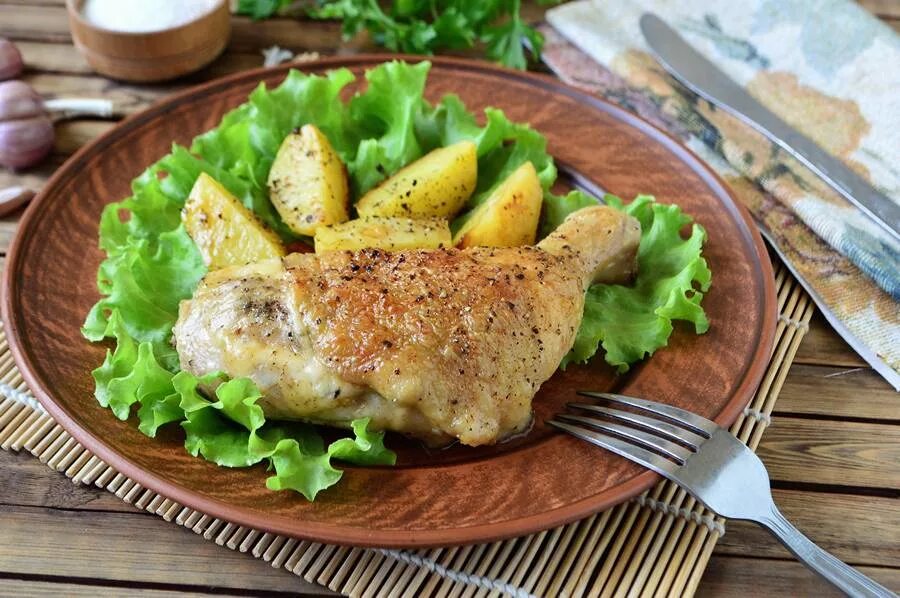 окорочка фаршированные дюкселем. рецепт фаршированных куриных окорочков. окорочок без кости блюдо. куриные окорочка фаршированные. окорочка на праздничный стол.