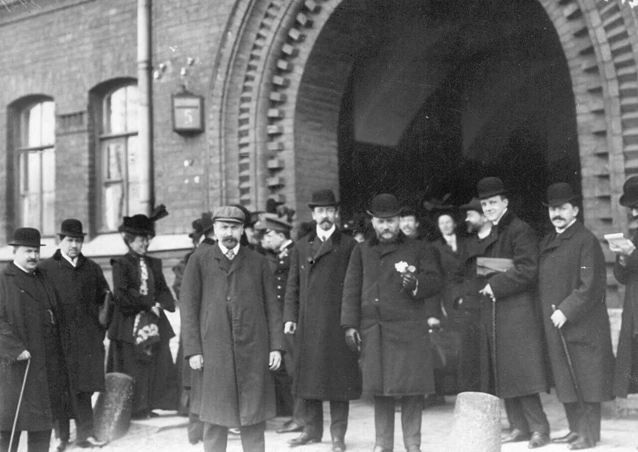 Заседание первой государственной думы 1906. Тронная речь николая 2 открытие 1 государственной думы. Государственная дума 1905 года. Зал заседаний государственной думы в таврическом дворце. Государственная дума 1906.
