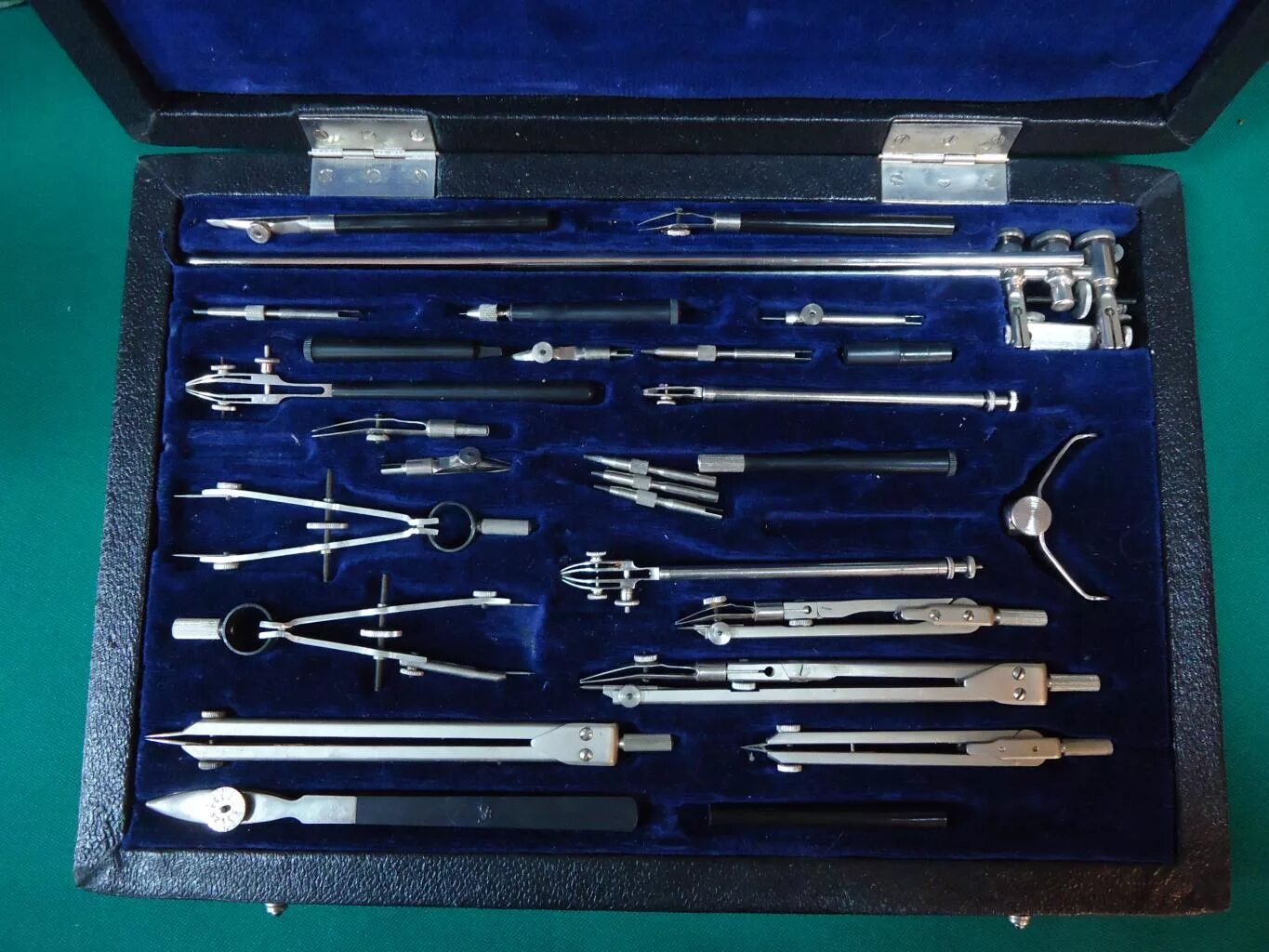 В готовальню входят. Набор чертежных инструментов. Готовальня kinex 214. В готовальню входят. Готовальня нчк-24-1.