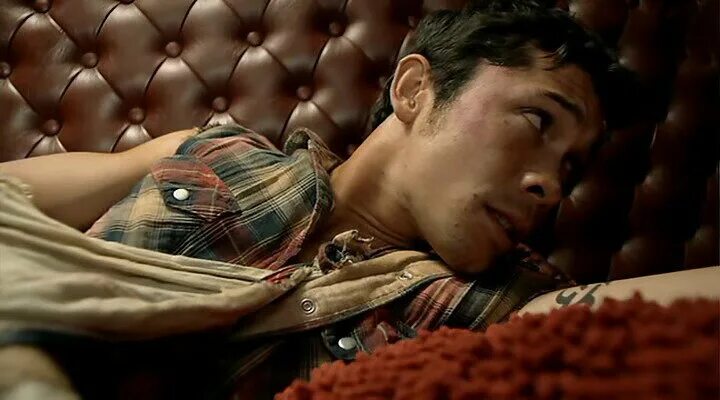 Призрак 2010 ужасы. Корейский фильм призрак 2010. Призрак 2010 ужасы. Астрал фильм 2010 монстр. Тринадцать призраков фильм 2001.