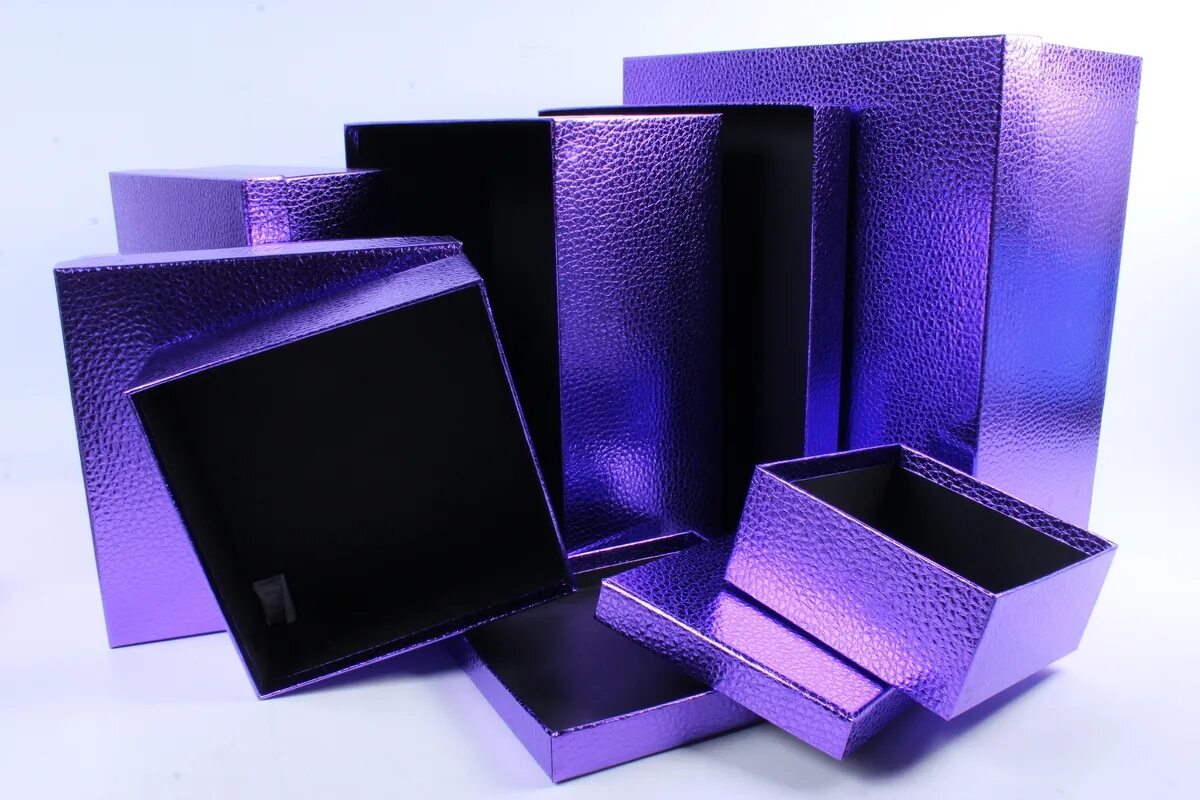 Фиолетовая фольга. Фиолетовый металл. Фиолетовый металл. Кайбер кристалл фиолетовый. Камень аметист фиолетовый кварц.