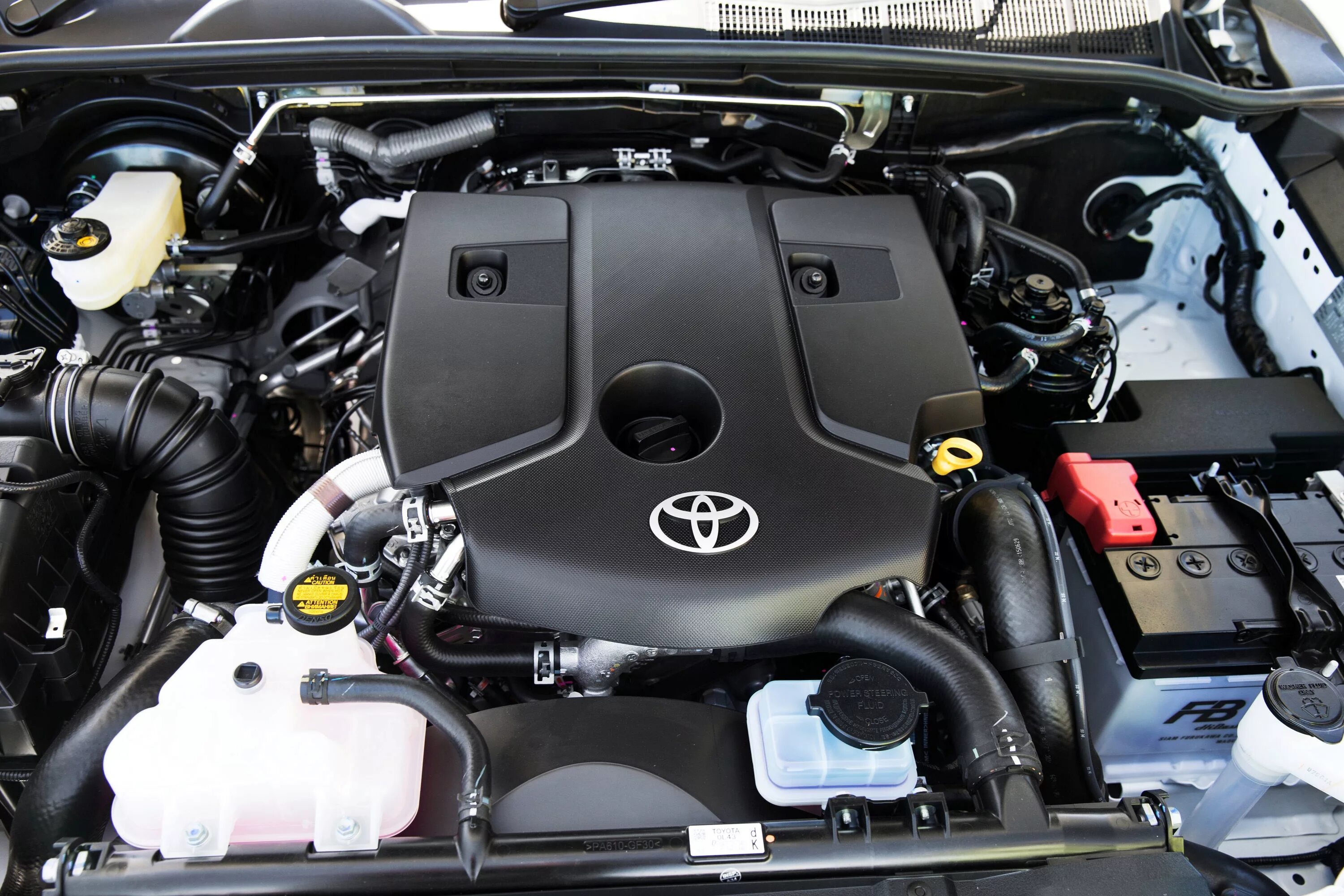 Toyota Hilux 2020 двигатель. Двигатель Toyota Hilux 2.4 дизель. Toyota Hilux 3 5 мотор. Двигатель Тойота Хайлюкс 2016.